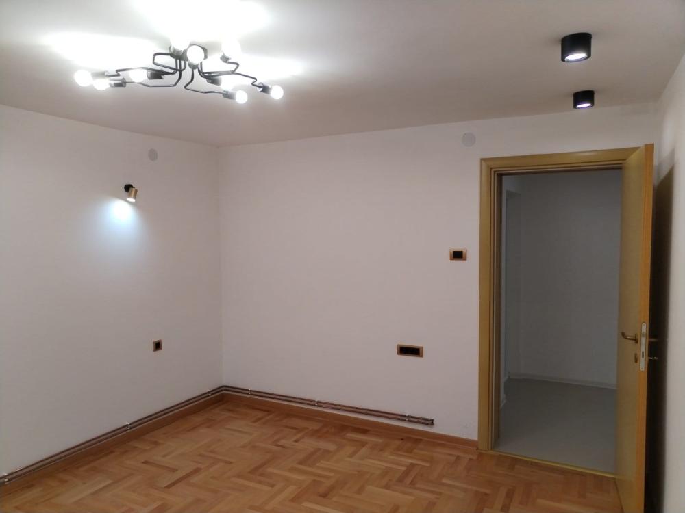 Slika 4 - Jednoiposoban, 50m2, Palilula Niš, ima lift
